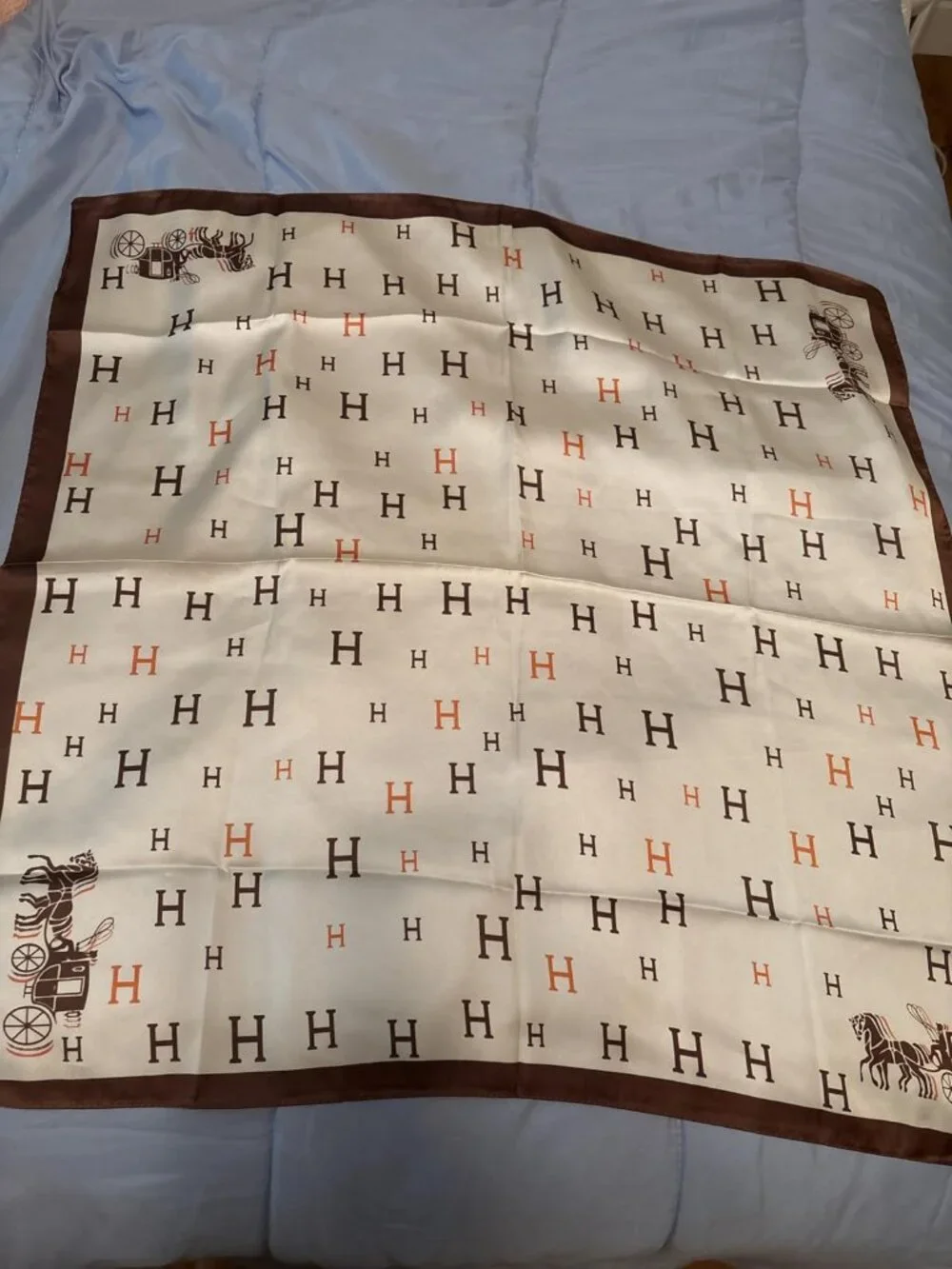 H Carriage Off White Satin Scarf Women's Square Hair Neck Headscarf 27.5